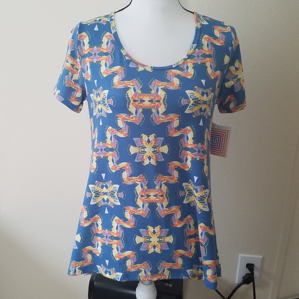 Nwt’s Lularoe Classic Tee Size XS